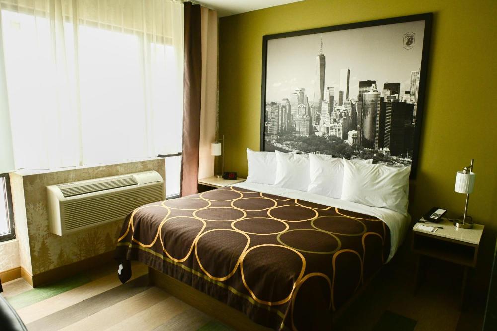 King Room - Non-Smoking interior